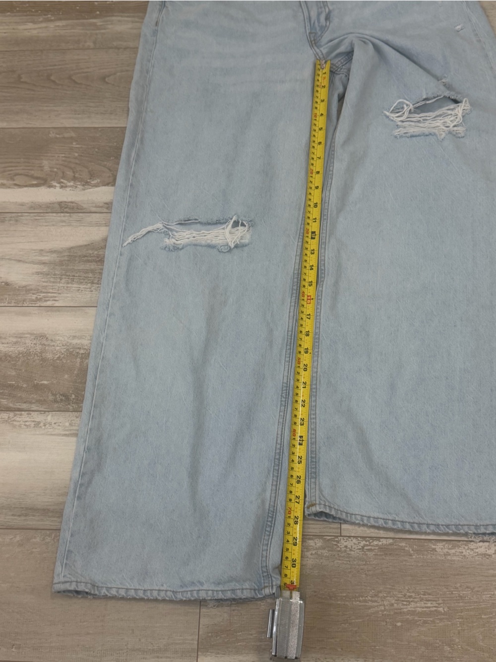 NWT H&M &Denim Light Wash Baggy Distressed Jeans Size 12 Wide Leg Y2K - Picture 12 of 12